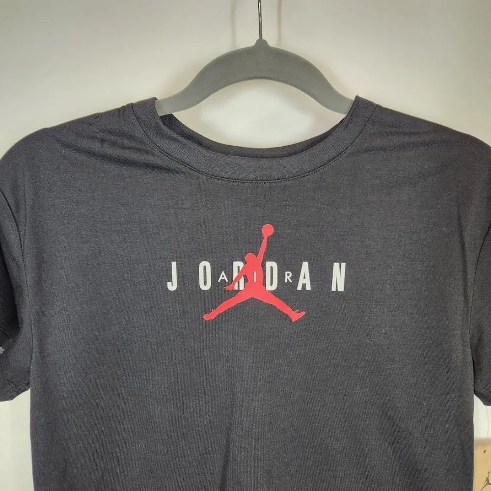 NWT Jordan Big Kids' T-Shirt in‎ Black Size Medium
